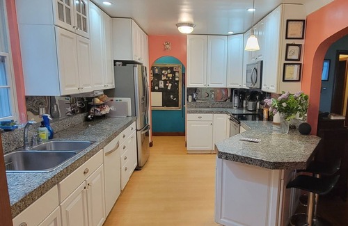 De Tour Village House | Waterview Home - in town, across from the Marina