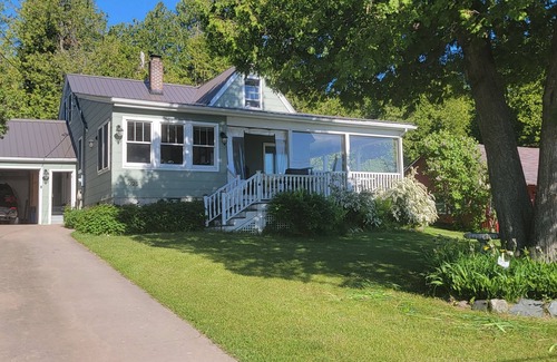 De Tour Village House | Waterview Home - in town, across from the Marina