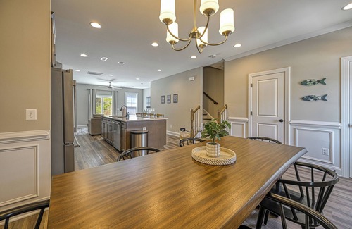 Mineral House | Waterview Townhouse within walking distance of Lake Anna Taphouse