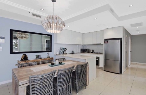 The Entrance Apartment | Waterviews galore - Penthouse with private roof top jacuzzi