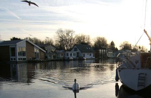 Amsterdam North Bed & Breakfast | watervilla-albertje