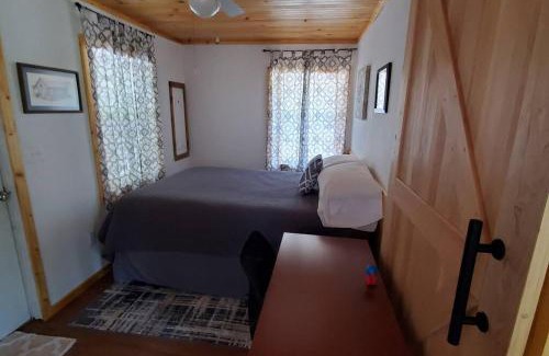 Upper Peachtree House | Waterwheel Cabin by the Creek