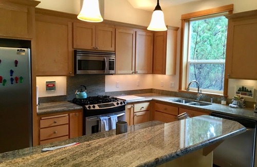 Manzanita House | Watson's Haus: Walk to Beach and Town! MCA#1591