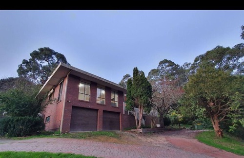 Healesville House | Wattle bird house, Hill top views and private tranquil gardens