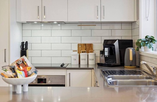 Wanniassa House | Wattlebird Cottage Chic Comfort near Mount Taylor