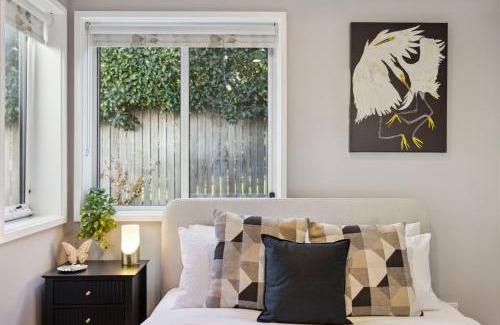 Wanniassa House | Wattlebird Cottage - Chic Comfort near Mount Taylor