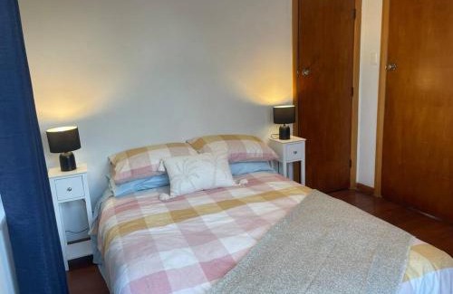Hamilton East House | Watts, A Cosy Escape