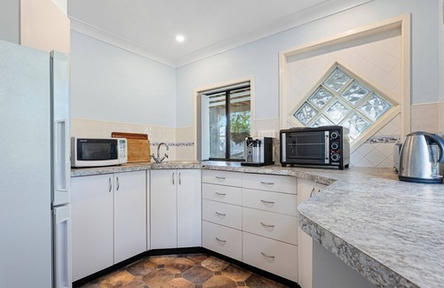 Dalmeny Apartment | Wave Haven! Get a wave from it all