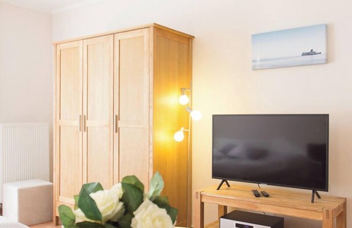 Warnemuende Apartment | Wave play, modern one-room apartment, quiet location, perfect for. 2 pers. - Atelier on the river