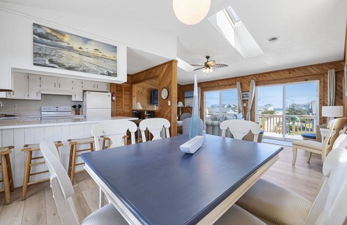 South Nags Head Cottage | Wave Watcher - Amazing Ocean and Sound Views - One minute walk to the beach!
