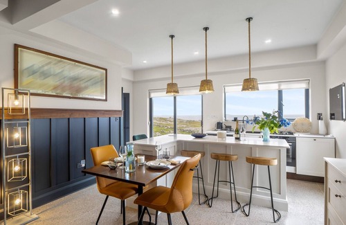 Roundstone Ski Chalet | Wave Watcher- Luxurious Chalet
