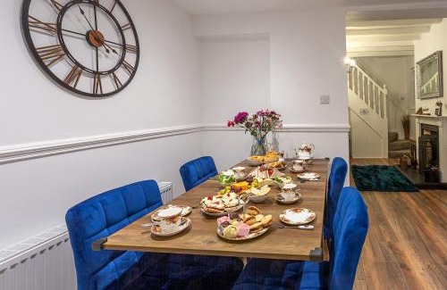 Flamborough House | Wavecrest Cottage with Hot Tub Garden Sleeps 8