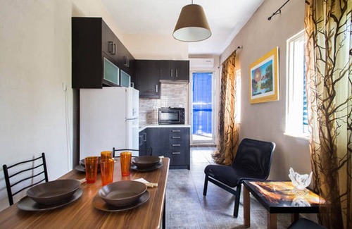 Salamis House | Wavedance Accommodation (Artemis)