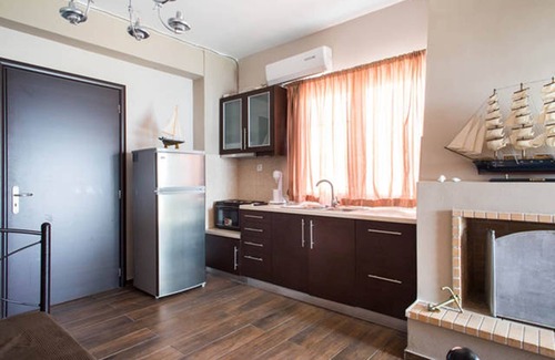 Salamis House | Wavedance Accommodation (Ifestos)