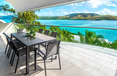 Hamilton Island House | Waves 2
