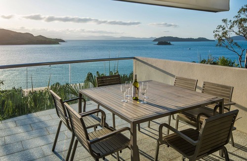 Hamilton Island House | Waves 3 Hamilton Island - oceanviews, golf buggy and transfers