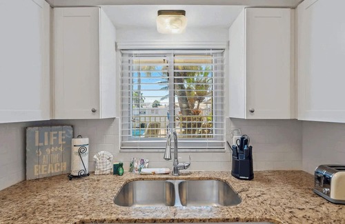 St. Pete Beach Condo | Waves 4, poolside condo, 5 min walk to beach and entertainment