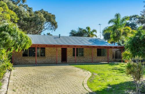 Guilderton Villa | Waves And Moore - Beautifully presented home