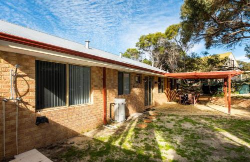 Guilderton Villa | Waves And Moore - Beautifully presented home