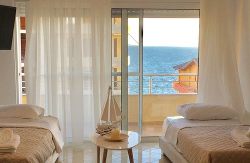 Kodrra Apartment | Waves apartment by the beach