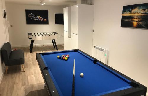 Maenporth House | Waves Falmouth-hot tub games room very close to Swanpool beach and Falmouth GC
