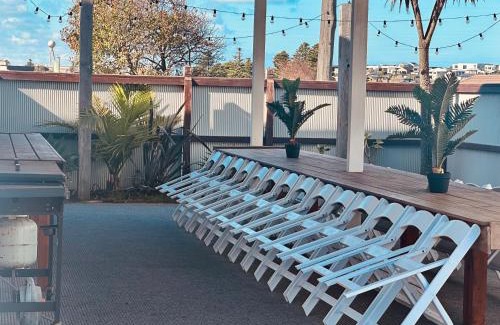 Warrnambool Hotel | Waves Motel and Apartments