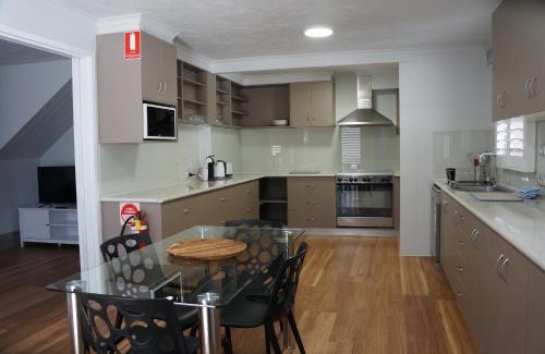 Warrnambool Hotel | Waves Motel and Apartments
