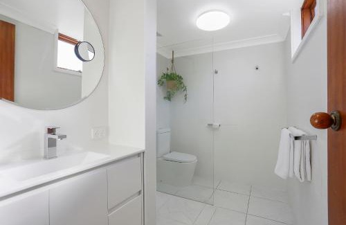 Warrnambool Hotel | Waves Motel and Apartments