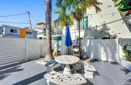 North Beach Apartment | Waves On Desoto 1 Bed Pool View # 6