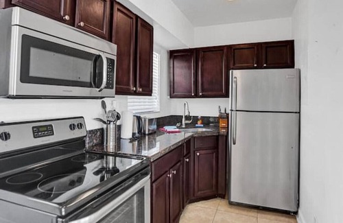 North Beach Apartment | Waves on Desoto 1 bed pool view # 6