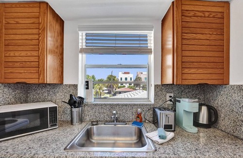 North Beach Apartment | Waves on Desoto Deluxe Studio 9