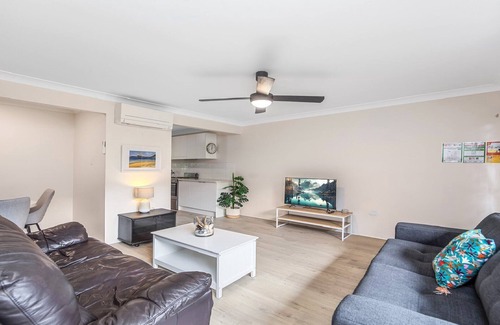 Umina Beach House | Waves on South @ Umina Beach