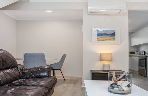 Umina Beach House | Waves on South @ Umina Beach