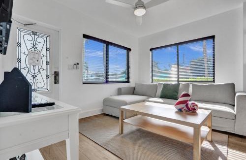 North Beach Apartment | Waves On Walnut # 4-beach Access