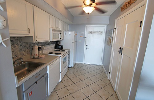 Gulf Shores Condo | 🦐🦀Waves, Sand and Fun in the Sun!🐳🐬