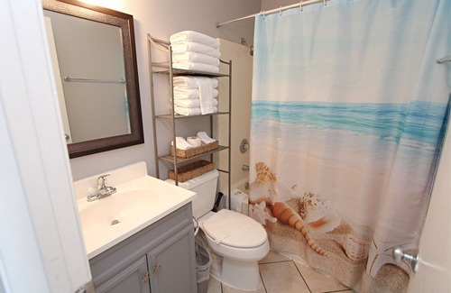 Gulf Shores Condo | 🦐🦀Waves, Sand and Fun in the Sun!🐳🐬