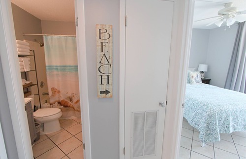 Gulf Shores Condo | 🦐🦀Waves, Sand and Fun in the Sun!🐳🐬