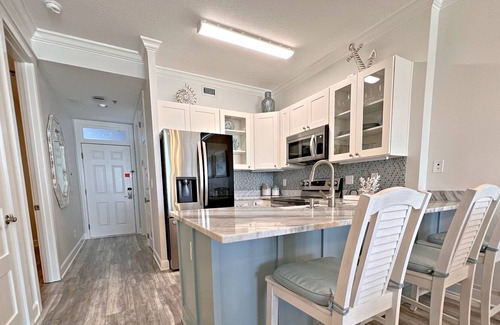Gulf Shores Condo | 🦐🦀Waves, Sand and Fun in the Sun!🐳🐬 🌊 Best time of the year!