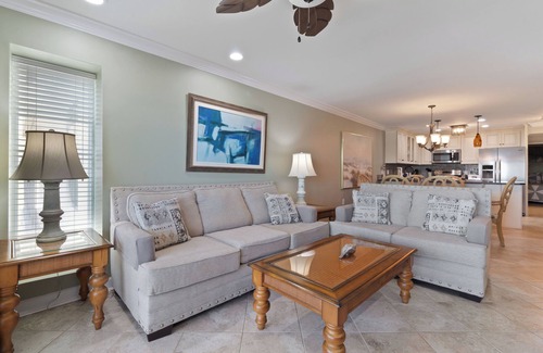 Ocean Drive Condo | Waves & Views: Beach Condo w/Balcony + Pool