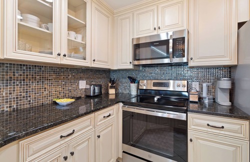 Ocean Drive Condo | Waves & Views: Beach Condo w/Balcony + Pool