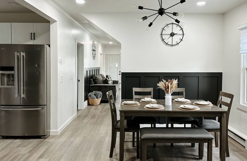Syracuse House | Wawasee Lake Channel Cottage Newly Renovated