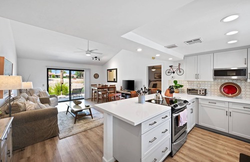 Palm Desert House | "WE ARE IN! THE PLACE IS STUNNING!" Actual tenant comment upon arrival