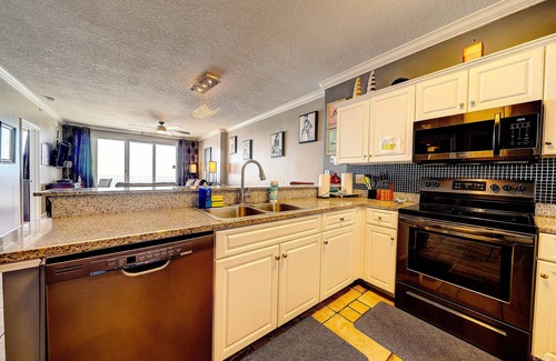 Long Beach Condo | WE ARE LUXURY OCEAN FRONT 2 BEDROOM 2 BATHS UNIT READY TO ACCOMMODATE 8 PEOPLE