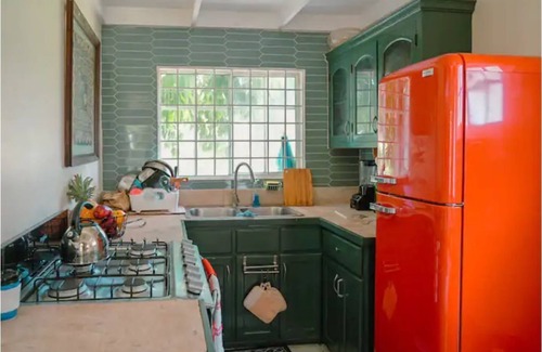 Jack's Hill House | We are nearby great food & essentials. Quiet spot to rest and work!
