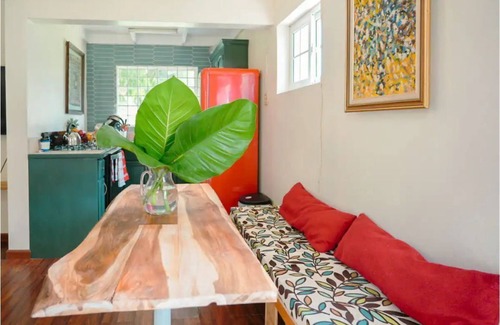 Jack's Hill House | We are nearby great food & essentials. Quiet spot to rest and work!