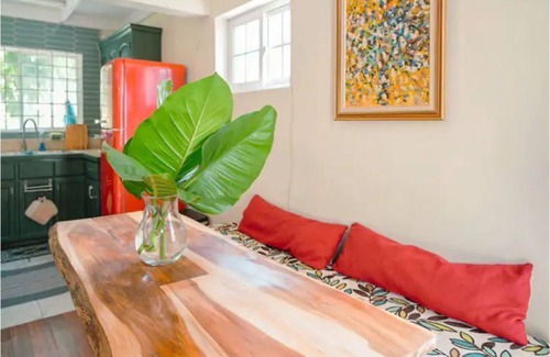 Jack's Hill House | We are nearby great food & essentials. Quiet spot to rest and work!