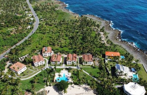 El Frances Apartment | We are ON the ocean, high speed WIFI, Just 5 minutes to Las Galeras, Samana