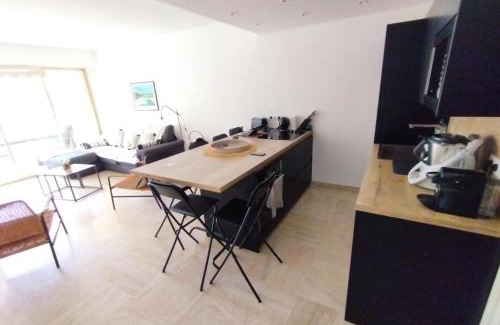 California - Pezou Apartment | WE CANNES ! Exceptional 4 rooms apartment Cannes Center swimming pool