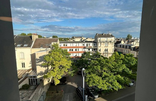 Barbatre Apartment | We Live In R - Suite 201