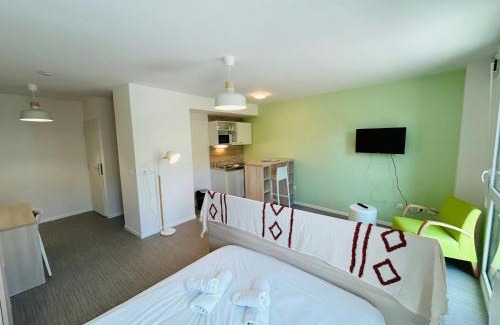 Barbatre Apartment | We Live In R - Suite 203